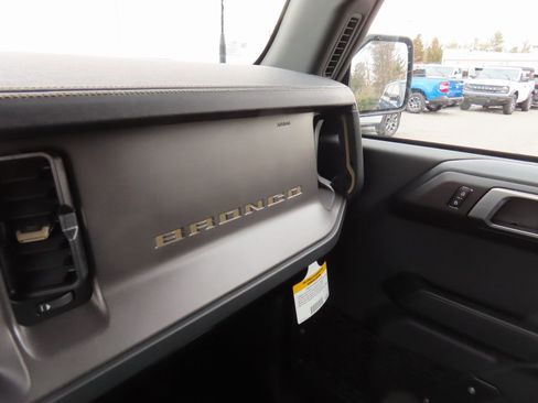New 2025 Ford Bronco Badlands w/ Sasquatch Package image 12
