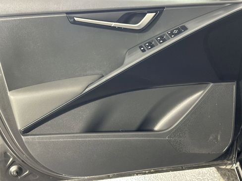 Used 2025 Kia Niro LX FWD image 28