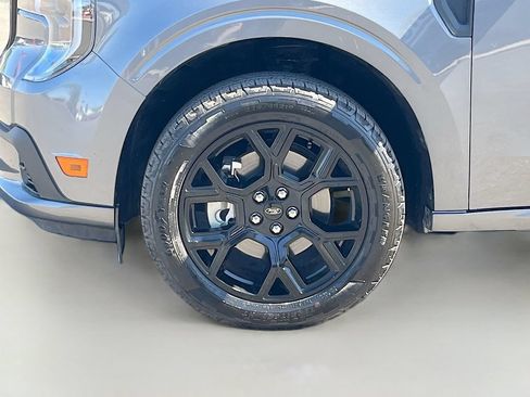 Used 2025 Ford Maverick Lobo AWD/4WD image 29