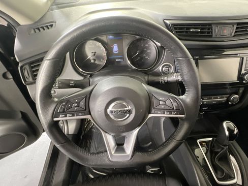 Used 2019 Nissan Rogue SV image 11