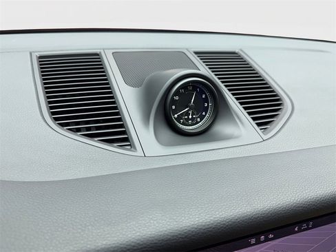 Used 2023 Porsche Macan image 24