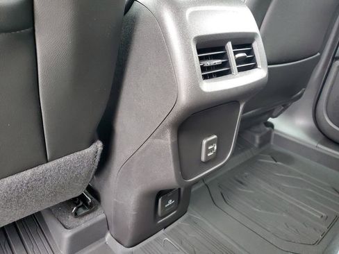 Used 2024 GMC Terrain SLT w/ LPO, Floor Liner Package image 28