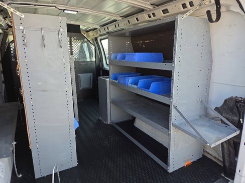 Used 2016 Chevrolet Express 2500 image 9