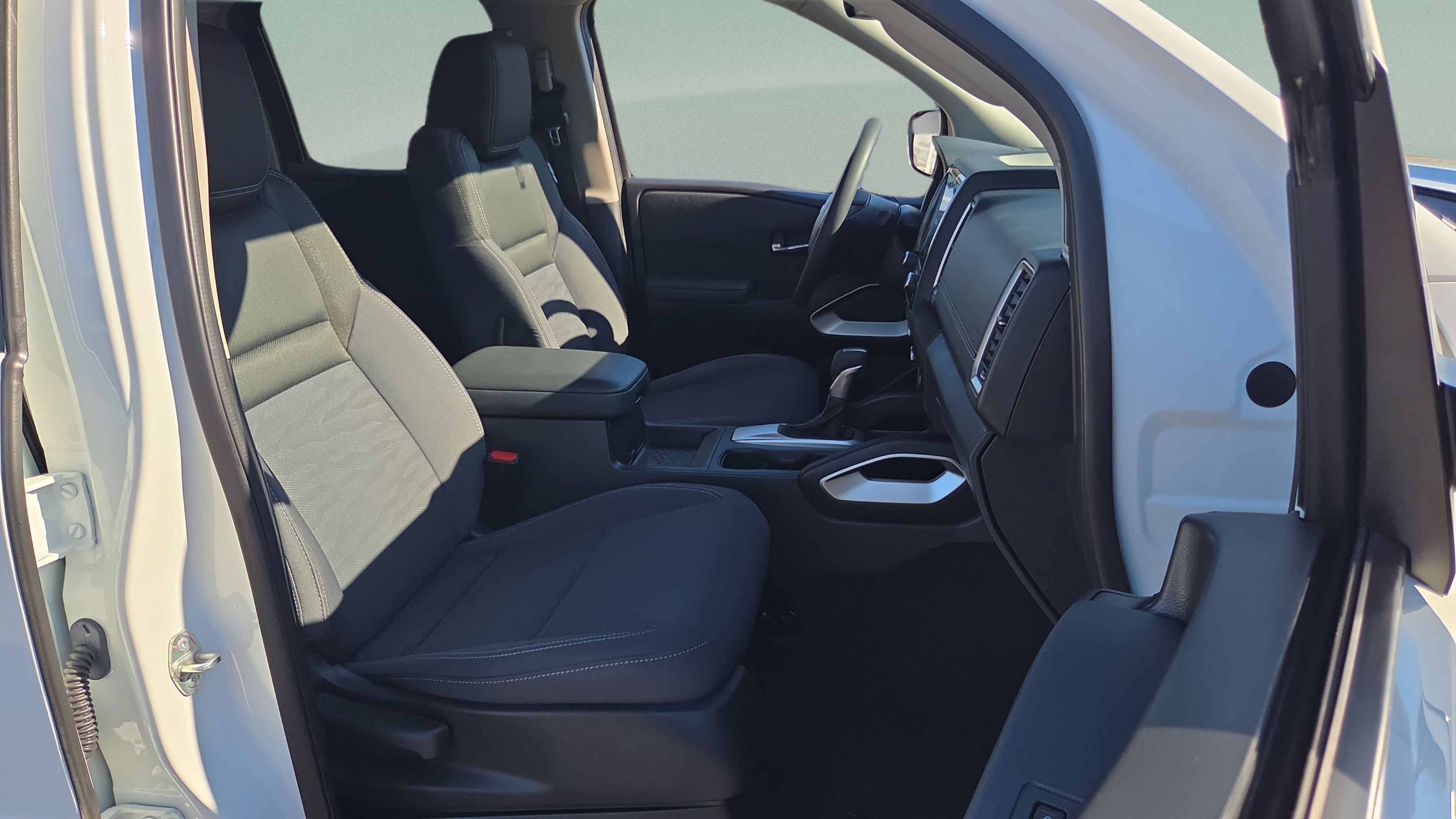 Used 2022 Nissan Frontier SV AWD/4WD image 19
