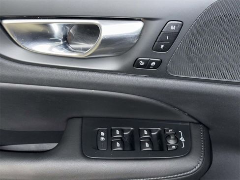 Used 2025 Volvo V60 B5 Cross Country Plus image 21