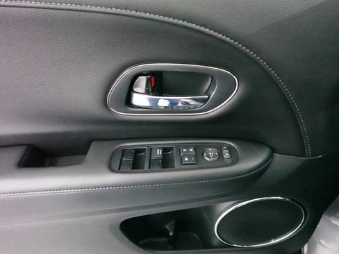 Used 2017 Honda HR-V EX-L image 11