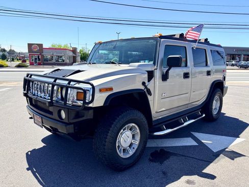 Used 2004 HUMMER H2 w/ Preferred Equipment Group AWD/4WD image 2