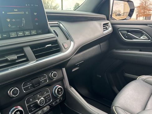 Used 2024 GMC Yukon SLT w/ SLT Premium Package image 25