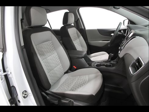 Used 2020 Chevrolet Equinox LS FWD image 16