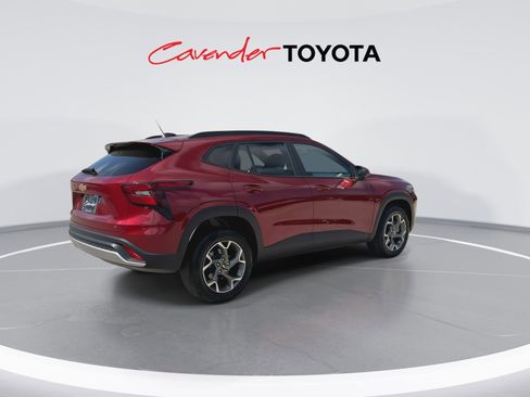 Used 2025 Chevrolet Trax LT image 8