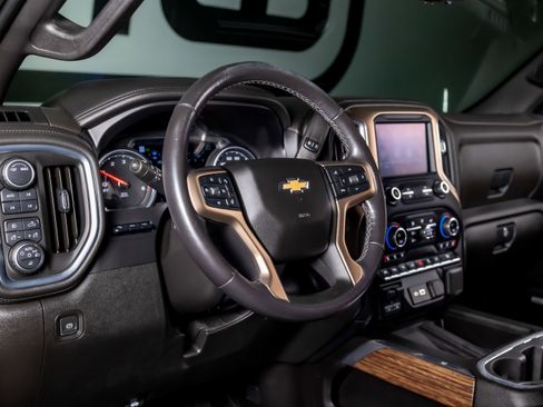 Used 2021 Chevrolet Silverado 1500 High Country w/ Technology Package image 37