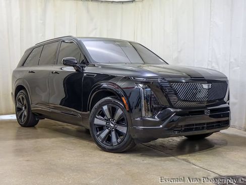 Certified 2026 Cadillac Vistiq Luxury AWD/4WD image 2