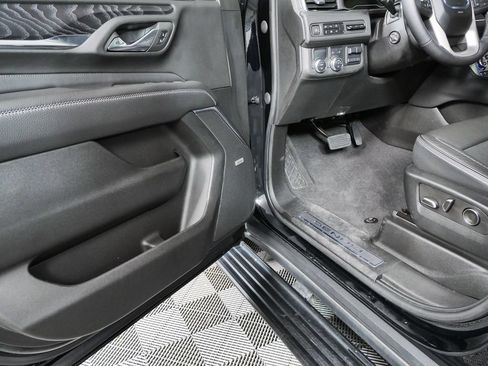 Used 2023 GMC Yukon Denali w/ Denali Reserve Package RWD image 8