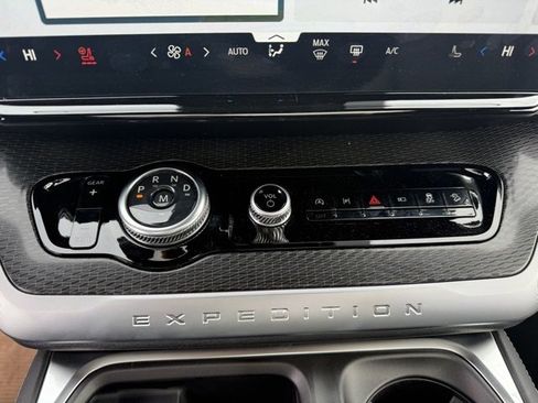 New 2026 Ford Expedition Max Platinum image 18