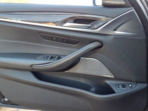 Used 2019 BMW 530e w/ M Sport Package image 25