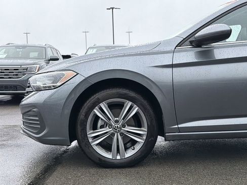 Used 2023 Volkswagen Jetta SE w/ Panoramic Sunroof Package image 9