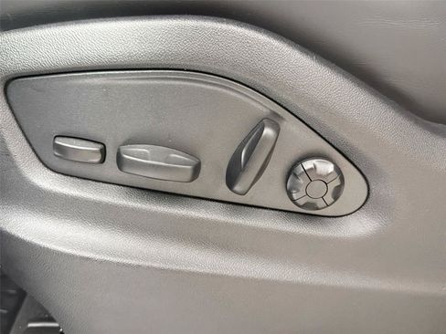 Certified 2026 Porsche Cayenne AWD/4WD image 31