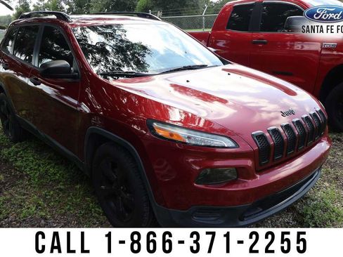 Used 2016 Jeep Cherokee Sport FWD image 4