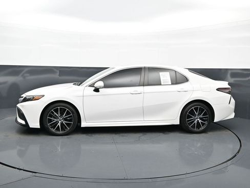 Used 2023 Toyota Camry SE w/ Convenience Package FWD image 4
