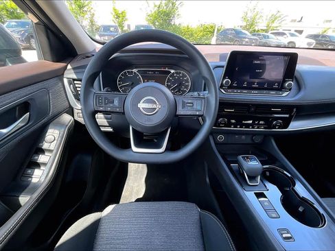 Used 2022 Nissan Rogue SV FWD image 6