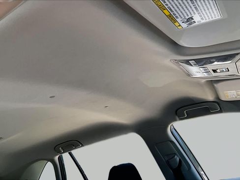 Used 2021 Toyota RAV4 LE FWD image 13