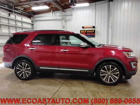 Used 2017 Ford Explorer Platinum image 2