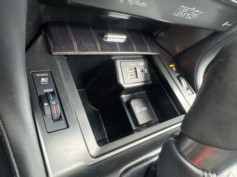 Used 2023 Lexus GX 460 Premium w/ Accessory Package AWD/4WD image 30