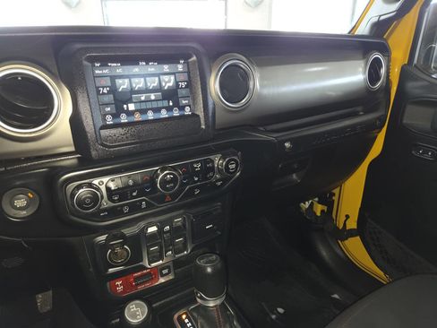 Used 2019 Jeep Wrangler Unlimited Rubicon w/ Cold Weather Group AWD/4WD image 35