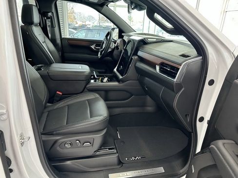 Used 2025 GMC Yukon XL Denali w/ Sun & Power Step Package image 23
