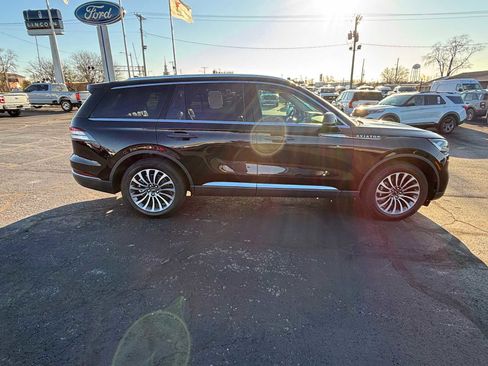 Used 2023 Lincoln Aviator AWD w/ Premium Package image 7