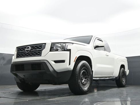 Used 2024 Nissan Frontier SV RWD image 22