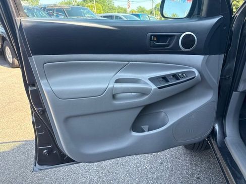 Used 2013 Toyota Tacoma 4x4 Double Cab w/ SR5 Pkg image 9