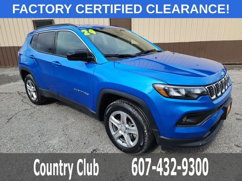 Used 2024 Jeep Compass Latitude w/ Convenience Group AWD/4WD image 2