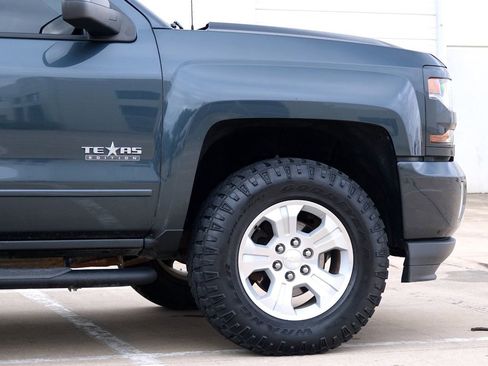 Used 2018 Chevrolet Silverado 1500 LT w/ Texas Edition image 27