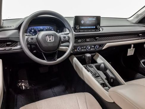 Used 2025 Honda Accord SE image 6