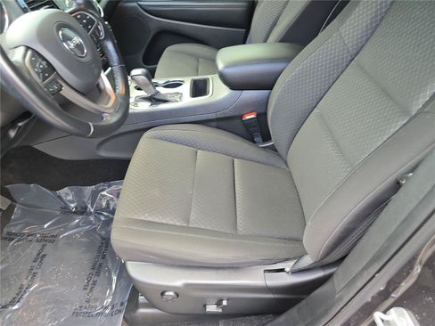 Used 2021 Jeep Grand Cherokee Laredo RWD image 21
