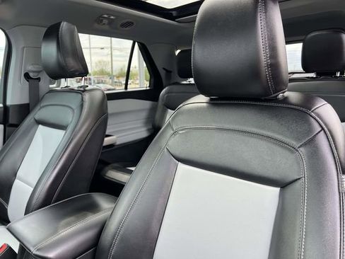 Used 2023 Ford Explorer XLT w/ Equipment Group 202A image 25