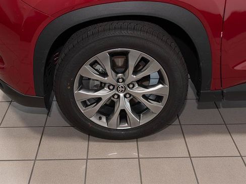Used 2024 Toyota Grand Highlander AWD image 6
