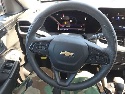 Used 2025 Chevrolet TrailBlazer LT AWD/4WD image 11