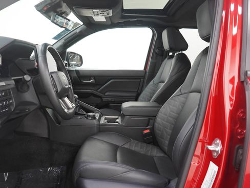 Used 2024 Toyota Tacoma TRD Sport AWD/4WD image 25
