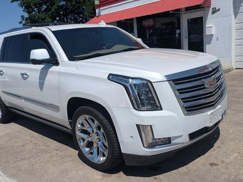 Used 2019 Cadillac Escalade ESV Platinum AWD/4WD image 3