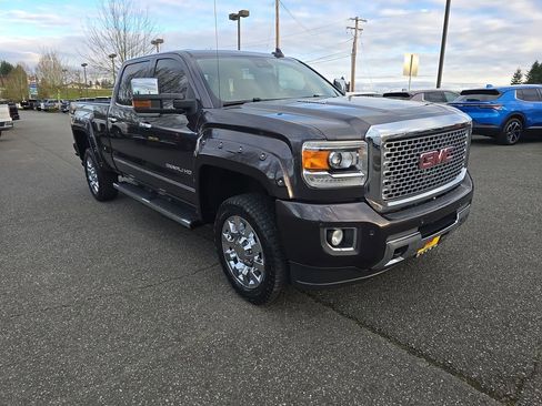 Used 2015 GMC Sierra 2500 Denali w/ Duramax Plus Package image 8