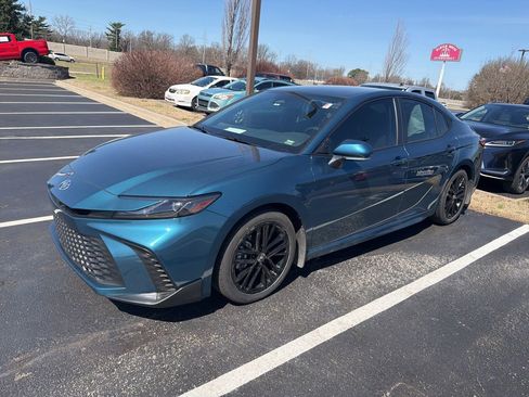 Certified 2025 Toyota Camry SE w/ Convenience Package image 10