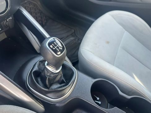 Used 2013 Hyundai Veloster image 17