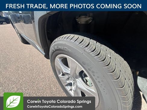 Used 2025 Toyota RAV4 XLE AWD/4WD image 8