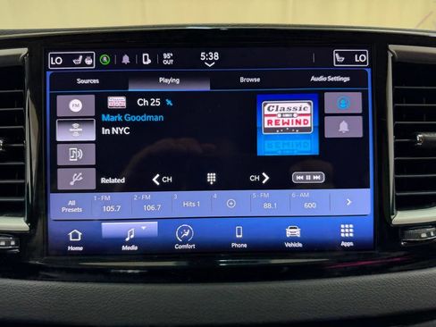 Used 2024 Chrysler Pacifica Touring-L FWD image 28