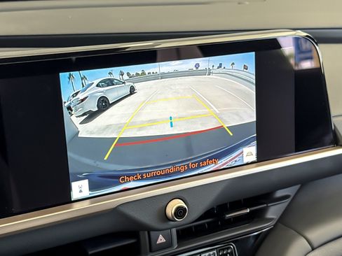 Certified 2025 Toyota Crown Signia AWD/4WD image 18