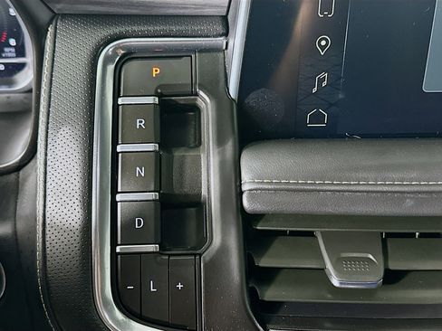 Used 2024 GMC Yukon XL SLT image 25