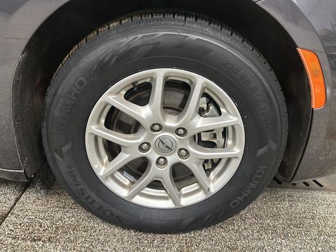 Used 2023 Chrysler Pacifica Touring-L image 9