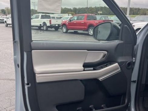 New 2025 Ford Expedition Active image 28